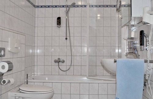Boos Bed & Breakfast | Family-Friendly 4-Bed Apartment at Gasthof Zur Quelle