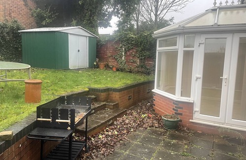 Stonnall House | Cozy 4 Bed Retreat in Birmingham with Family-Friendly Amenities