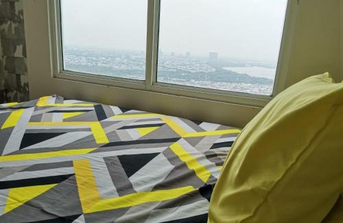 Pluit Apartment | Family-Friendly 4 Bed Condo with Pool by The Sea