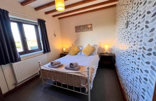 Llanddona House | Idyllic 4-Bedroom Farmhouse with Breathtaking Mountain Views