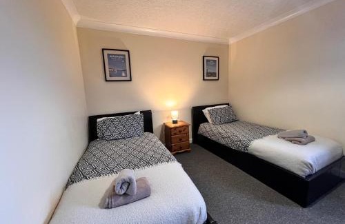 Llanddona House | Idyllic 4-Bedroom Farmhouse with Breathtaking Mountain Views