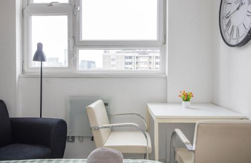 Bunhill Apartment | Inviting 4-Bed Flat with Breathtaking Views for Families