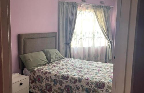 Harare House | 4 Bed Gated House-Sleeps 8-Private Parking