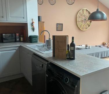 Whitton House | 4 bed house close to Allianz Stadium, LHR and London 20mins away