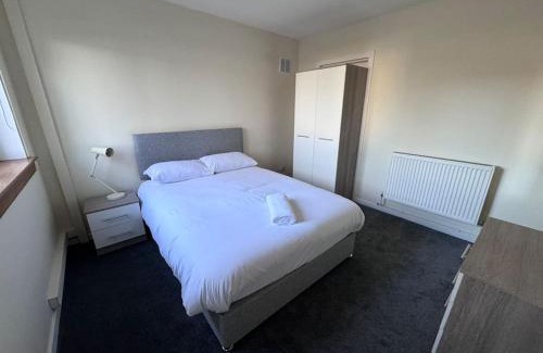 Glenrothes House | 4 Bed House, Glenrothes sleeps 5