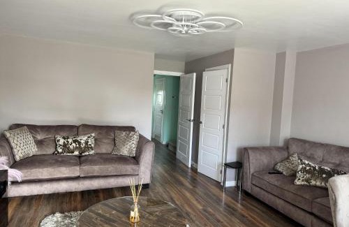 Milton Keynes House | Milton Keynes Retreat - Family-Friendly 4 Bedroom House