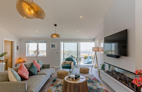 Appledore House | Cozy 4-Bed Retreat in Appledore with Hot Tub Access