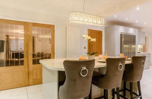 Hevingham House | Discover 4-Bed Retreat in Aylsham with Hot Tub & Pet-Friendly