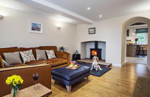 Halmonds Frome House | Family-Friendly 4-Bedroom Retreat in Bishops Frome