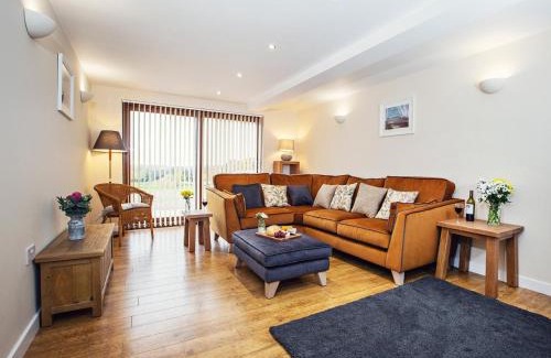 Halmonds Frome House | Family-Friendly 4-Bedroom Retreat in Bishops Frome