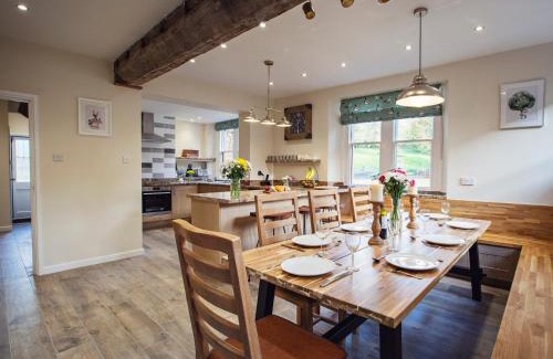Halmonds Frome House | Family-Friendly 4-Bedroom Retreat in Bishops Frome