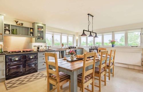 Bedchester House | Perfect 4-Bed Retreat in Pet-Friendly Blandford Forum