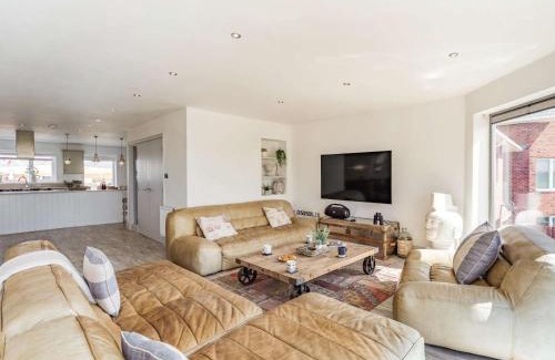 Blyth House | Family-Friendly 4-Bed Retreat in Blyth