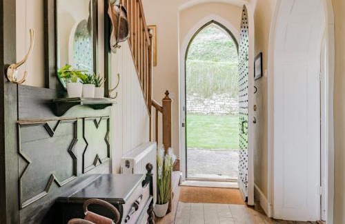 West Compton House | Family-Friendly 4-Bed Retreat in Beautiful Bridport