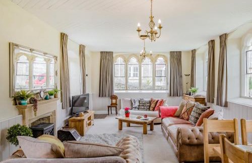 West Compton House | Family-Friendly 4-Bed Retreat in Beautiful Bridport