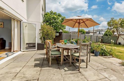 Bude House | Family-Friendly 4-Bed Hotel in Bude with Hot Tub Access