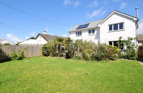 Bude House | Family-Friendly 4-Bed Hotel in Bude with Hot Tub Access
