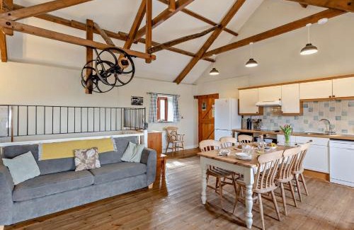 Bude House | Family-Friendly 4-Bed Retreat in Bude - Pet Friendly Stay