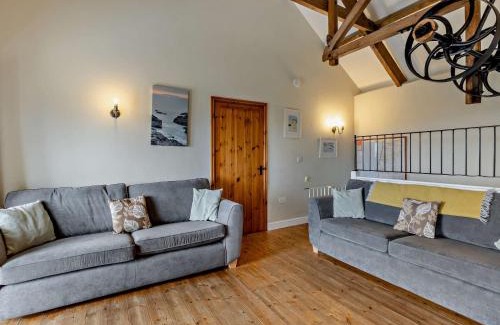 Bude House | Family-Friendly 4-Bed Retreat in Bude - Pet Friendly Stay