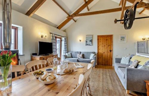 Bude House | Family-Friendly 4-Bed Retreat in Bude - Pet Friendly Stay