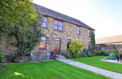 Bude House | Family-Friendly 4-Bed Haven in Bude with Hot Tub