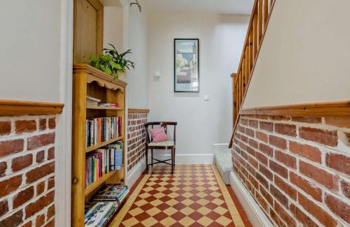 Bude House | Family-Friendly 4-Bed Haven in Bude with Hot Tub