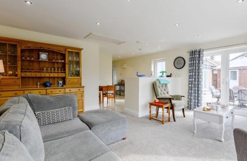 Chapel Saint Leonards House | Pet-Friendly 4-Bed Retreat in Chapel St. Leonards