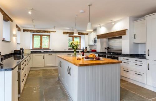 Croyde House | Family-Friendly 4 Bed Retreat in Croyde with Kitchen