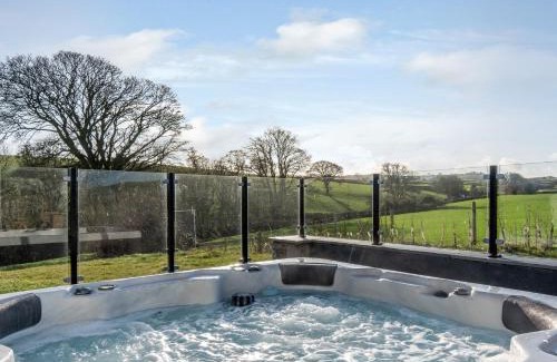 Llannefydd House | Comfortable 4-Bed Retreat in Denbigh with Hot Tub