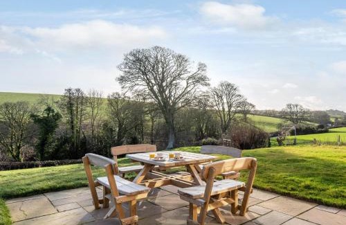 Llannefydd House | Comfortable 4-Bed Retreat in Denbigh with Hot Tub