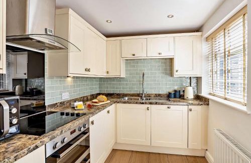 Docking House | Family-Friendly 4 Bed Accommodation in Docking