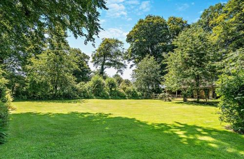 Maiden Newton House | Child-Friendly 4-Bed Retreat in Abbotsbury Awaits You
