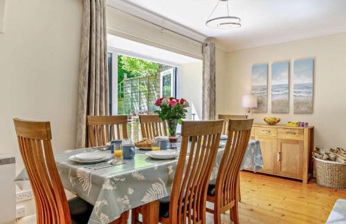 Maiden Newton House | Child-Friendly 4-Bed Retreat in Abbotsbury Awaits You