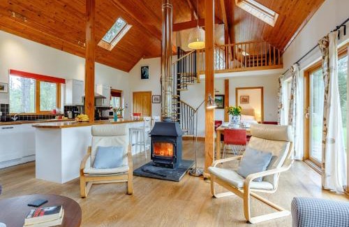 Muirshearlich House | Comfortable 4-Bed Retreat in Fort William with Hot Tub