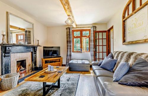 Westbrook Court House | Cozy 4-Bed Retreat in Hereford with Hot Tub & Pet-Friendly