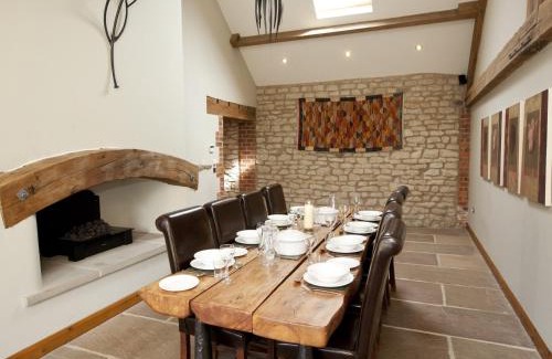 Scawton House | Family-Friendly 4-Bed Retreat in Hovingham with Hot Tub
