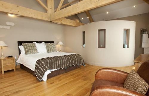 Scawton House | Family-Friendly 4-Bed Retreat in Hovingham with Hot Tub