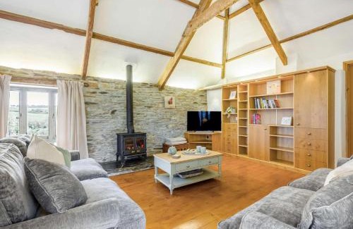 Liskeard House | Relaxing 4-Bed Retreat in Looe with Family-Friendly Amenities