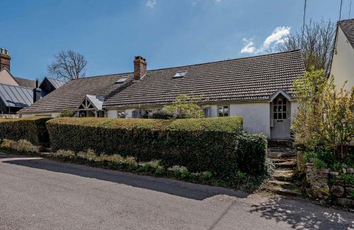 West Lulworth House | Family-Friendly 4-Bed Retreat in Lulworth Cove