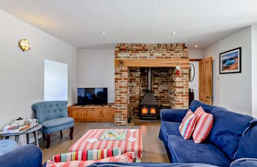 West Lulworth House | Family-Friendly 4-Bed Retreat in Lulworth Cove