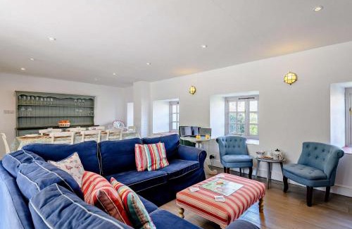 West Lulworth House | Family-Friendly 4-Bed Retreat in Lulworth Cove