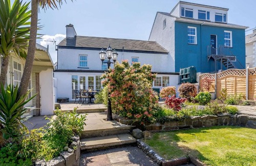 New Quay House | Pet-Friendly 4-Bed Retreat in New Quay - Rated 10/10