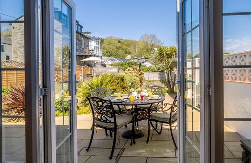 New Quay House | Pet-Friendly 4-Bed Retreat in New Quay - Rated 10/10