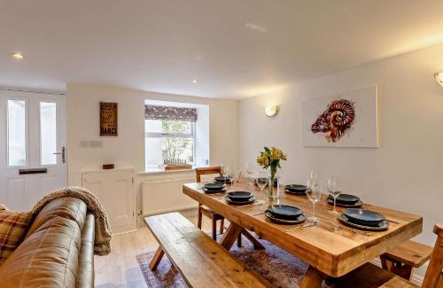 Alston House | Versatile 4-Bed Retreat in North Pennines with Hot Tub