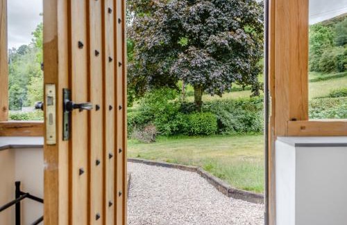 Church Stoke House | Family-Friendly 4 Bed Retreat in Old Churchstoke
