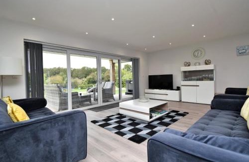 Felton House | Discover a Family Retreat with Hot Tub in Oswestry