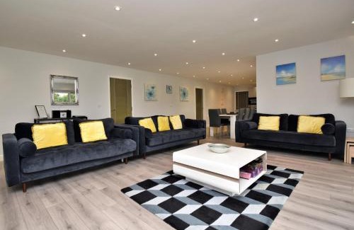 Felton House | Discover a Family Retreat with Hot Tub in Oswestry