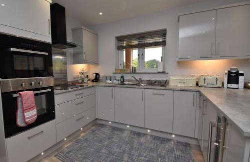 Felton House | Discover a Family Retreat with Hot Tub in Oswestry