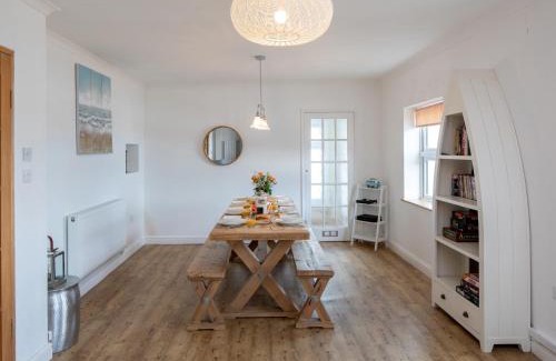 Portmellon House | Family-Friendly 4-Bed Retreat in Portmellon
