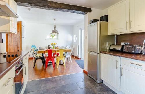 Saundersfoot House | Family-Friendly 4-Bed Retreat in Pet-Friendly Saundersfoot